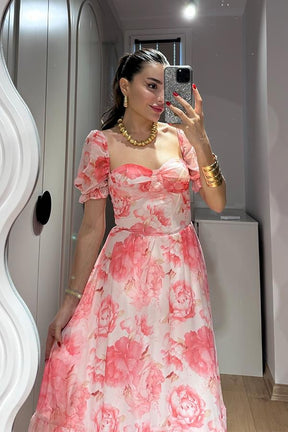 Vestido de tule com estampa floral com decote em coração - rosa